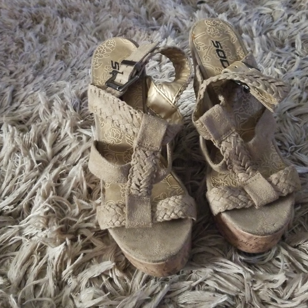 Tan Wedges